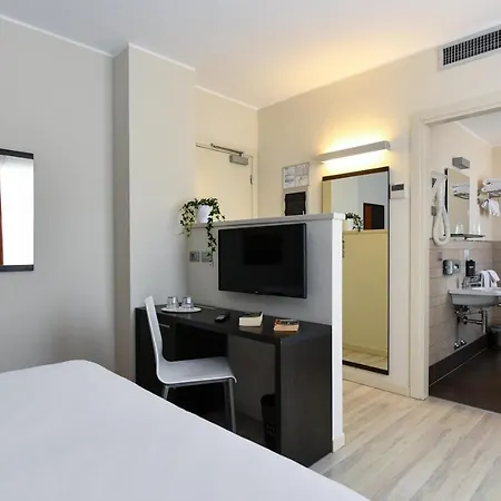 Vienna Hotel 3*