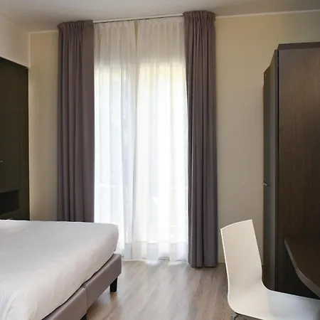 Vienna Hotel 3*