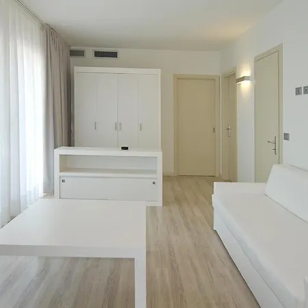 Vienna Hotel 3*
